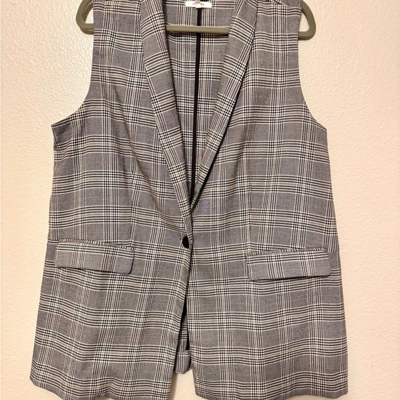 Maurices Gray Plaid Vest - Picture 1 of 3